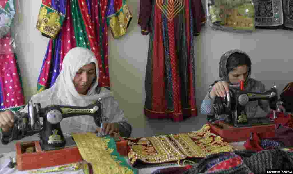 Women sew at the Handicraft Benzes shop.
