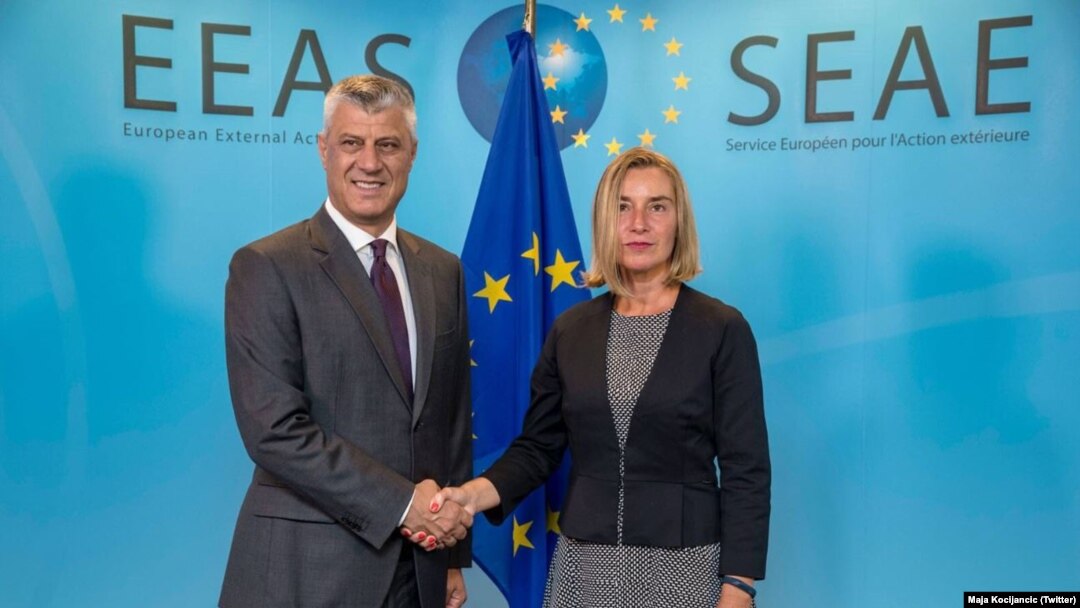 Përfaqësuesja e Lartë e BE-së, Federica Mogherini, dhe presidenti i Kosovës, Hashim Thaçi. (Foto nga arkivi)