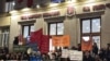 Акция протеста перед зданием Университета Илии