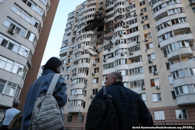 Наслідки російського удару по житловому багатоповерховому будинку Києва. 6 червня 2025 року