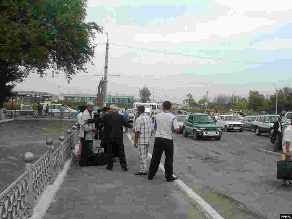 Муҳоҷирони корӣ бармегарданд #25