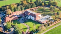 Дом в поместье Саннингхилл-парк снесли и в 2020 году построили новый, но он по-прежнему не заселен, пишет Би-би-си 