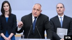 Liderii partidului GERB, în frunte cu Boiko Borisov (centru)