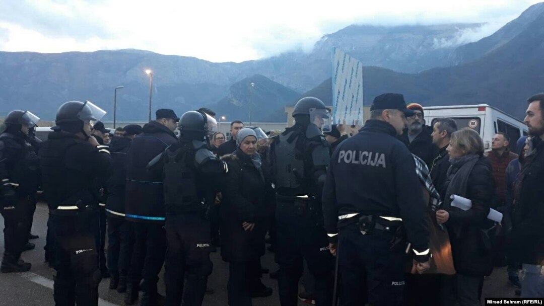 Policija na deponiji Uborak