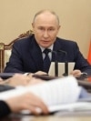 Putin, meeting on economic issues