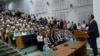 Emil Ceban, rectorul Universității de Stat de Medicină și Farmacie „Nicolae Testemițanu”, locul 18 pe lista candidaților PAS la parlamentare, în fața studenților și profesorilor la o întrunire electorală pe 10 septembrie.