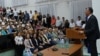 Emil Ceban, rectorul Universității de Stat de Medicină și Farmacie „Nicolae Testemițanu”, locul 18 pe lista candidaților PAS la parlamentare, în fața studenților și profesorilor la o întrunire electorală pe 10 septembrie.