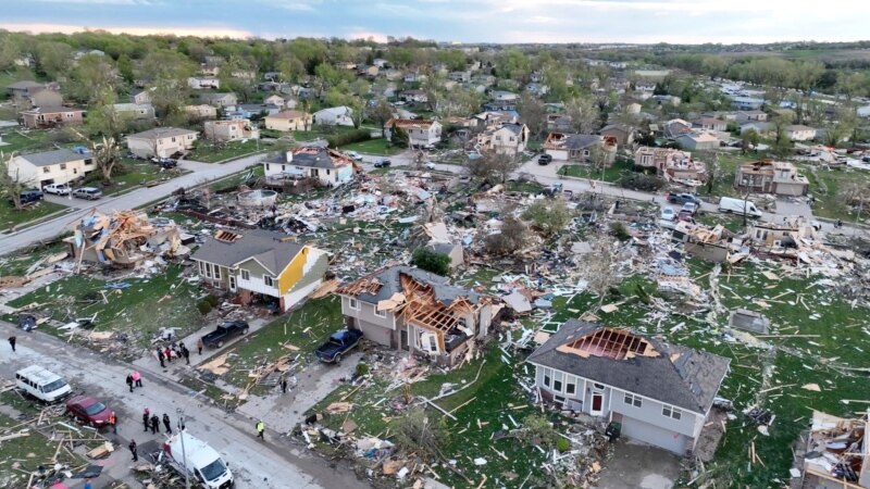 Tornadot godasin SHBA-në, shkaktojnë dëme të mëdha