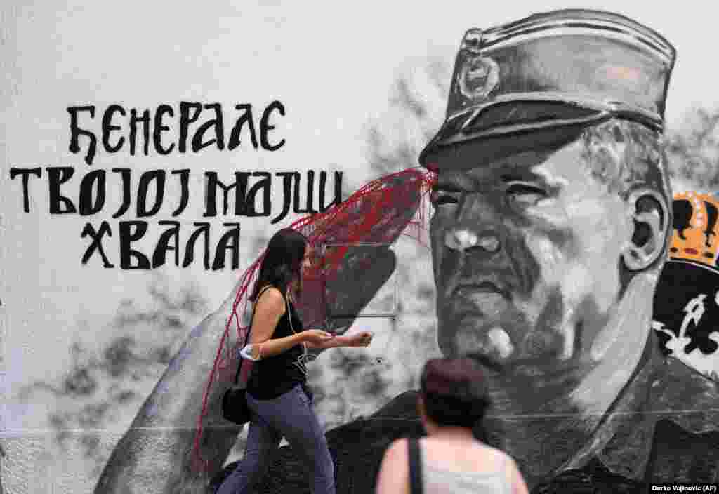 САД - Твитер и Јутјуб потврдија за РСЕ дека ќе ги отстранат содржините со кои се негира геноцидот во Сребреница на нивните социјални платформи.