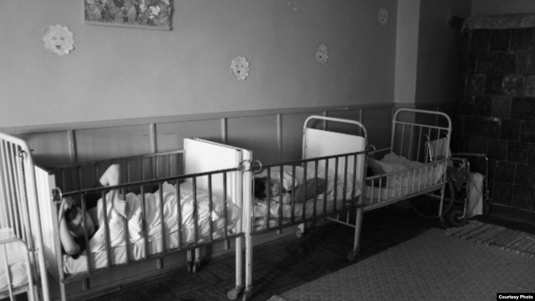 За прошлый год родительской опеки в Литве лишились три тысячи детей, 40% из них – совсем маленькие, до семи лет