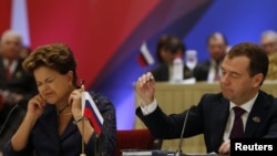 По мнению югоосетинского политика, Москва не хочет, чтобы Южная Осетия была признана Западом – так можно будет спекулировать ею в своих интересах