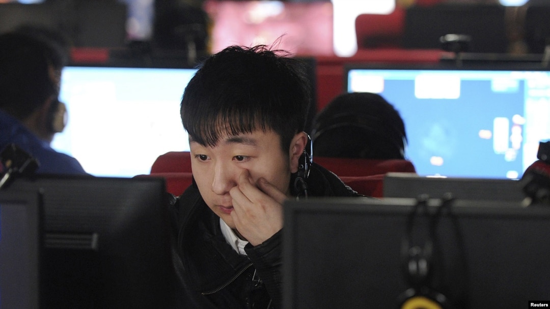 Секс үштігі Түрмедегі секс жоғары сапада күйеуіне қонаққа келген