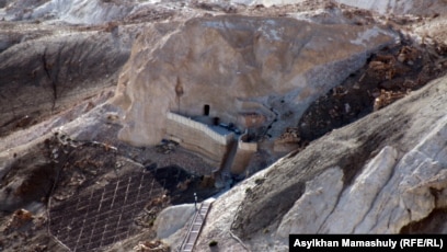 Бассейндегі бисексуалдық порно