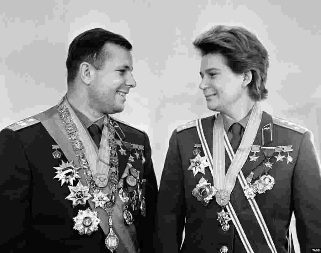 Tereshkova and Yury Gagarin pose with various Soviet honors in 1963.