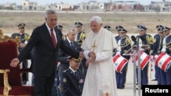 Рим папасы Бейруттагы сапары учурунда. 14-сентябрь, 2012-жыл. 