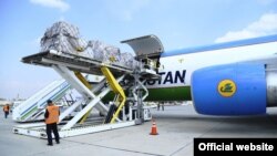 "Uzbekistan Airways" авиаширкатига қарашли юк учоқларидан бири (архив сурати)