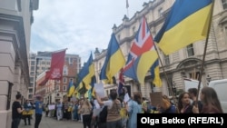 Протест біля Королівської опери в Конвент-Гардені, Лондон, проти виступів російської сопрано Анни Нетребко, 7 вересня 2025 року. 