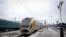 Потяг Hyundai на залізничному вокзалі у Києві, 3 січня 2013 року