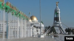 Bitaraplyk diňi, Aşgabat