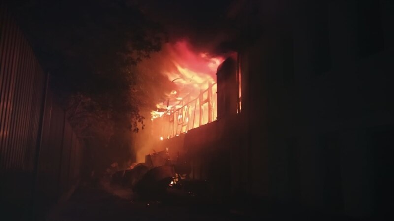 Три человека погибли при пожаре в жилом доме Петербурга