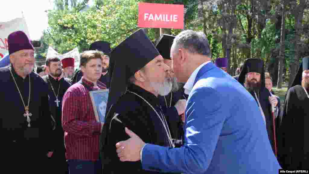 Președintele Igor Dodon și episcopul Marchel.