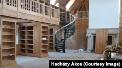 A könyvtárépületről Orbán Győző azt nyilatkozta a Bors Online-nak hogy ott lesz a családjuk „összes könyve, irata, mindaz, ami megmaradt a múltból”