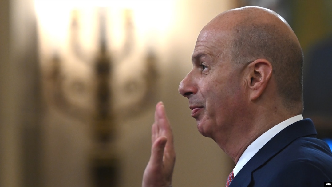 Problema numirilor politice pentru funcții diplomatice a stârnit controverse în 2019, când Gordon Sondland, pe atunci ambasador al SUA în UE, a fost implicat în ancheta de punere sub acuzare a președintelui Trump
