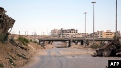 Rruga Castello -  kjo rrugë duhet të ishte e lirë, që t’i lejojë civilët të lëvizin nëpër këtë rrugë kryesore.