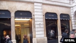 Бутик «Prada» на вулиці Кондотті в Римі