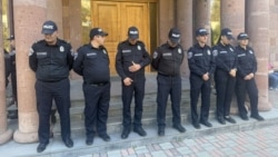 Ըստ իշխանականների՝ իրավապահները հոգևորականներին հետապնդելու ցուցում չեն ստացել, ընդիմադիրները հակառակն են պնդում