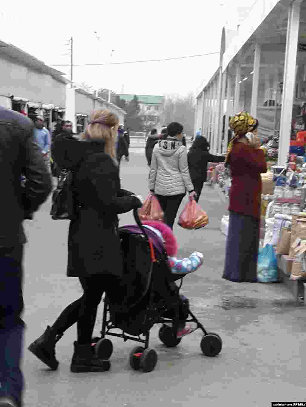 Aşgabatdaky &quot;Daşoguz&quot; bazary.