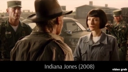 Жапон әйелінің зәр шығарып тұрған суреті