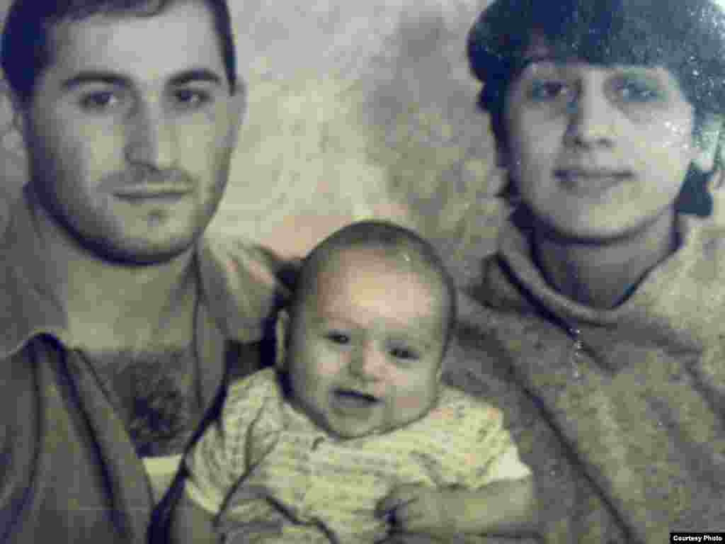 Iveri Kurashvili, his wife Manana Ambalia, and their eldest son Giorgi as a baby. - The captain of the "Vasilios N," Iveri Kurashvili, grew up in the Georgian port city of Poti, where "nearly everyone is a sailor." From the time he was in kindergarten, he says he knew he would be one as well. But when Giorgi decided to follow suit, his mother, Manana, objected at first. "Iveri was at sea while my children were growing up," she says. "He missed out on so many things." 