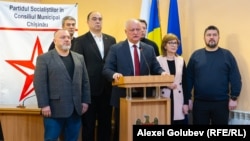 Președintele PSRM, Igor Dodon (în centru), la ședința CMC, alături de consilierii municipali ai partidului, la ședința consiliului municipal Chișinău din 3 februarie 2026