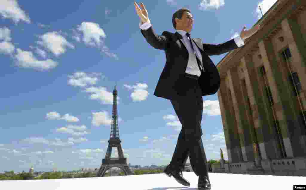 Kandidati p&euml;r president t&euml; Franc&euml;s, Nikolas Sarkozi, gjat&euml; fushat&euml;s s&euml; tij n&euml; Paris...