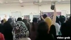 عکسی که از روی یکی از ویدئوهای منتشرشده گرفته است