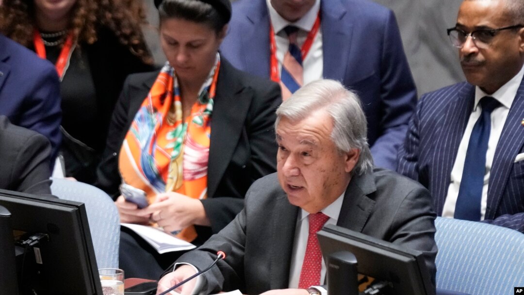 Secretarul general al ONU António Guterres a spus în Consiliul de Securitate al ONU că „atacurile îngrozitoare” ale Hamas din 7 octombrie nu pot justifica „pedeapsa colectivă a poporului palestinian” și că acestea au loc după „56 de ani de ocupație sufocantă” a Israelului.