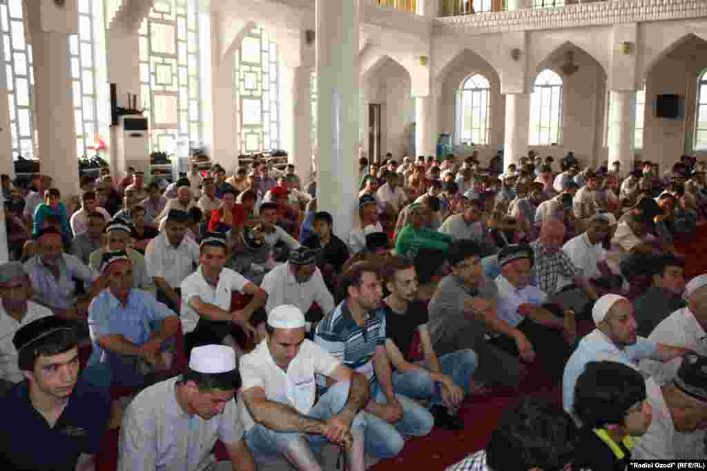 Tajikistan, Dushanbe, Id al Fitr, mosque, Ramathon holiday,Saidmukaram Abdulqodirzoda mufti, masjid, 08082013