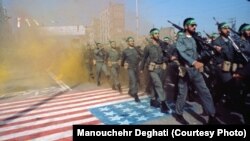 Снимок сделан иранским фотографом Манучером Дегати во время иранской революции 1979 года. 