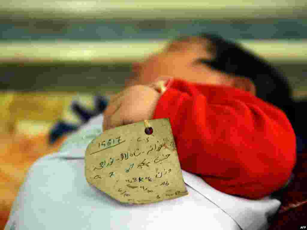 Afganistan - Tek rođena beba označena sa osobnim podacima u bolnici u Kabulu, 20.09.2011. Foto: AFP / Adek Berry 