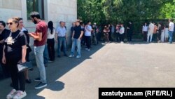 რიგი საარჩევნო უბანთან. სომხეთი. 2026 წ. 7 ივნისი