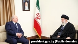 Аляксандар Лукашэнка і аятала Алі Хамэнэі на сустрэчы ў Тэгеране, 13 сакавіка 2023 году