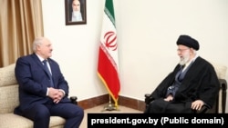 Аляксандар Лукашэнка на сустрэчы з Алі Хамэнэі ў Тэгеране ў сакавіку 2023 году