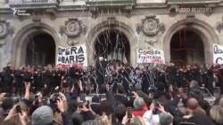 Париж: Опера на знак протесту – відео