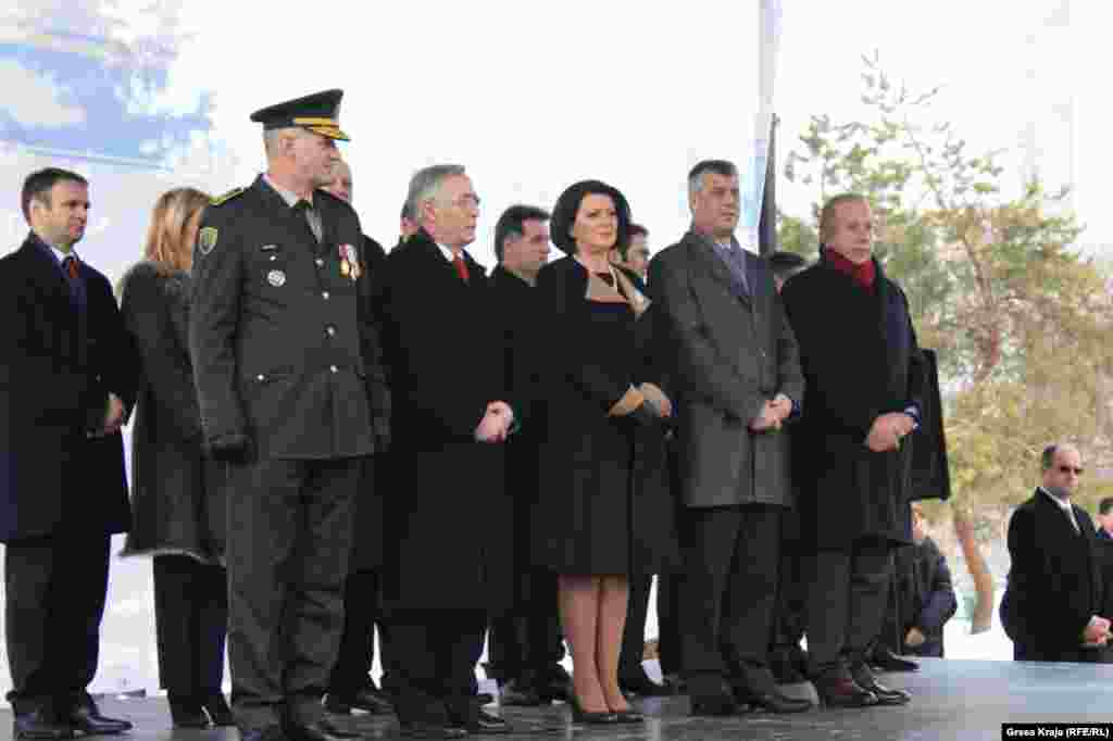 Krer&euml;t m&euml; t&euml; lart&euml; t&euml; shtetit p&euml;rcjellin parakalimin e Gard&euml;s s&euml; Republik&euml;s s&euml; Kosov&euml;s...