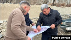 Учурда Баткендин Ак-Татыр, Ак-Сай айыл аймактарындагыларга жерлер бөлүштүрүлүүдө.