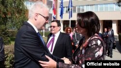 Predsjednik Hrvatske Ivo Josipović i predsjednik Kosova Atifete Jahjaga, Priština, kolovoz 2013.