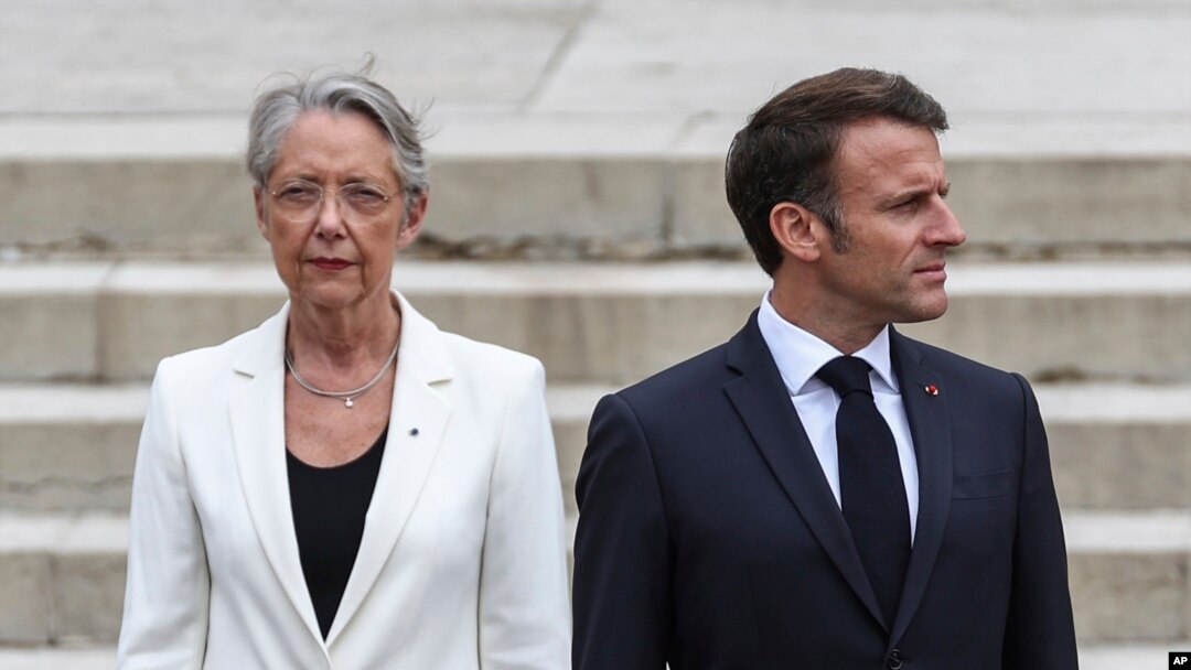 Premierul francez Elisabeth Borne și-a dat demisia. În Franța, premierul este subaltern al președintelui.