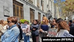 Ակցա՝ գլխավոր դատախազության շենքի առջև