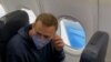 Аляксей Навальны на борце самалёта ў Маскву, 17 студзеня 2021 г.